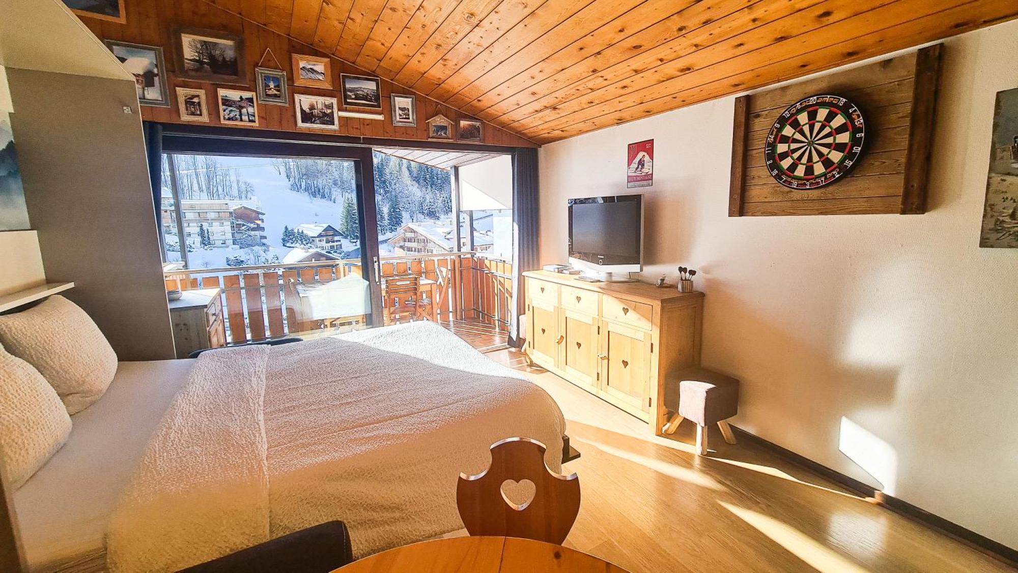 Les Granges - Vue Montage Et Village, Centre - Aravistour * La Clusaz